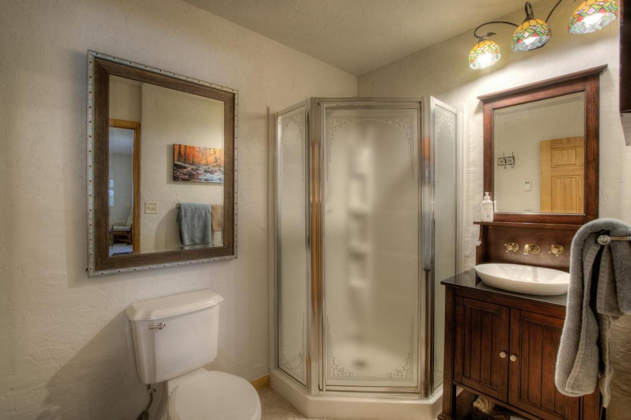 Eagle Pine Lodge 卡斯特 外观 照片