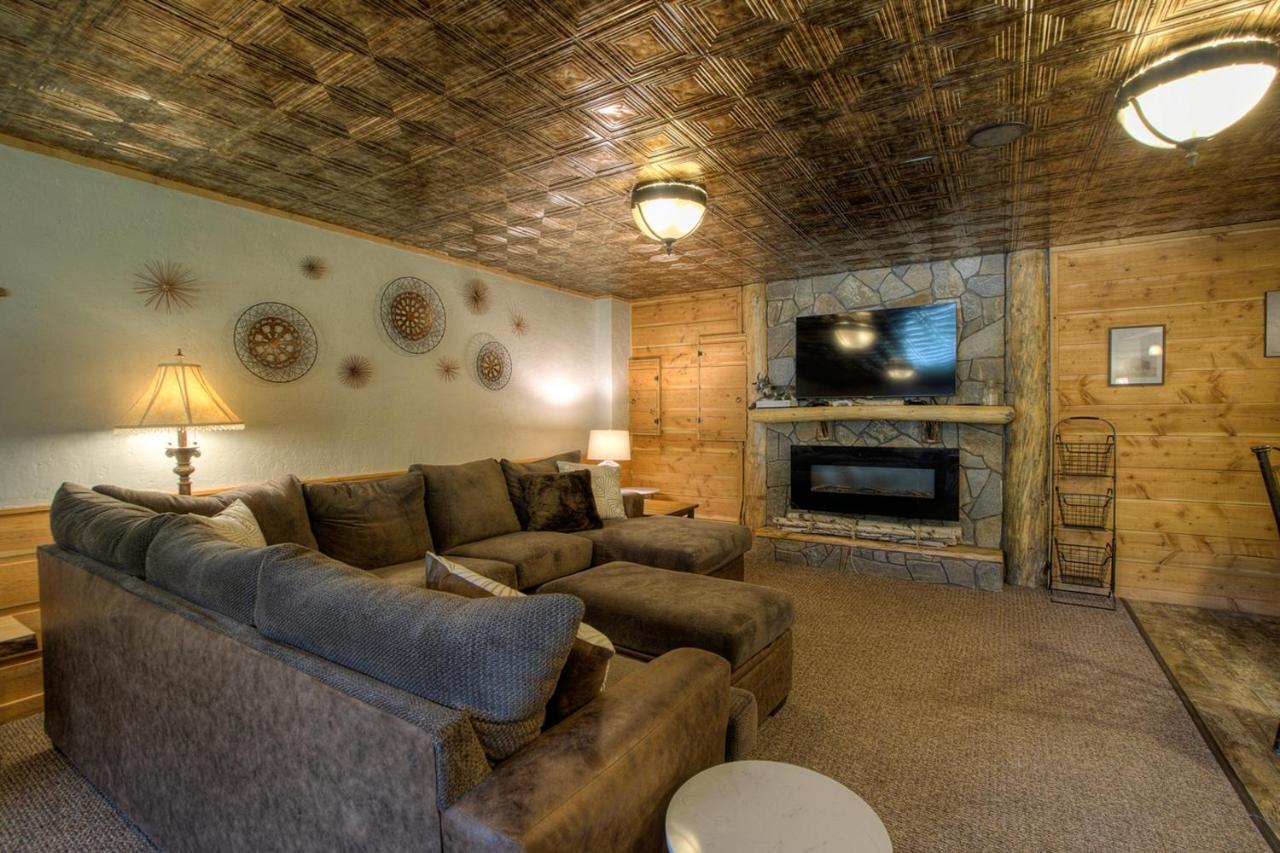 Eagle Pine Lodge 卡斯特 外观 照片